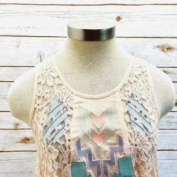 LUSH Women Sleeveless Pullover Scoop Neck Pink Lace See Through Top Size Small - Picture 2 of 13